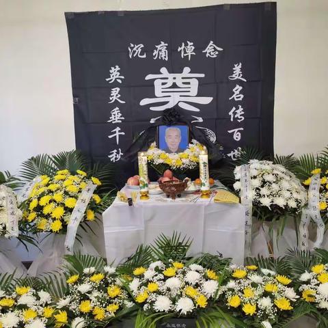 每个人都要体会失去亲人的痛苦，我会在心里默默祈祷，愿逝去的父亲在极乐世界也活得很好