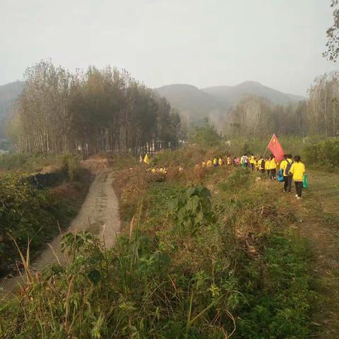 金秋十月，远足正当时