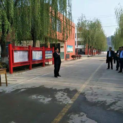 观摩促学习，沟通促发展--记县教体局领导莅临戴庙镇中心小学观摩指导