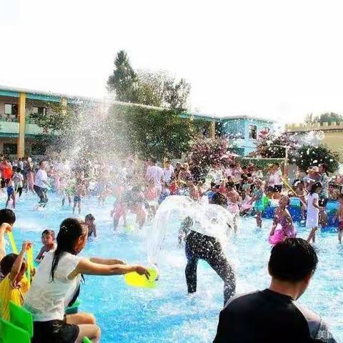 聪慧幼儿园清凉一夏《水上乐园》邀请函