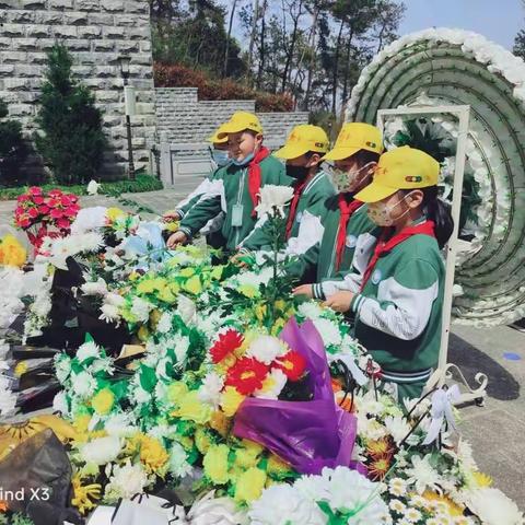 清明祭祀—万马小学4（1）班小红梅中队缅怀先烈进行中！