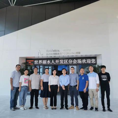 面临离别，不舍，此刻，我想对党政办男神、女神说……