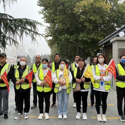 〖一路同行，最美守护〗——育才小学三（9）班家长执勤