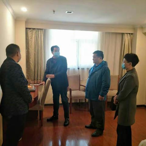 区政府党组副书记孙辉亮节前到星级饭店督导创城工作