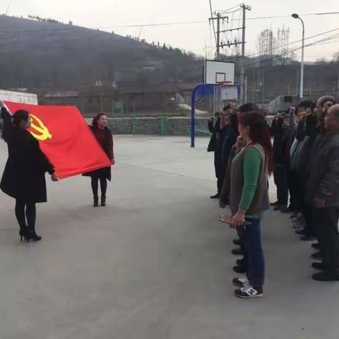 【和庄镇】东车辐村开展“党旗领航，绿满家园”主题党日活动