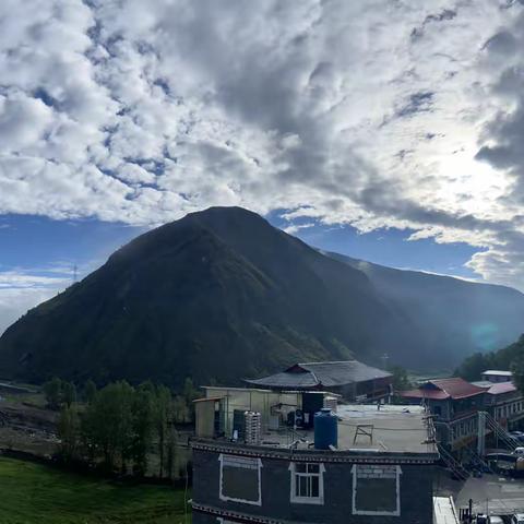 新都桥：光影之诗