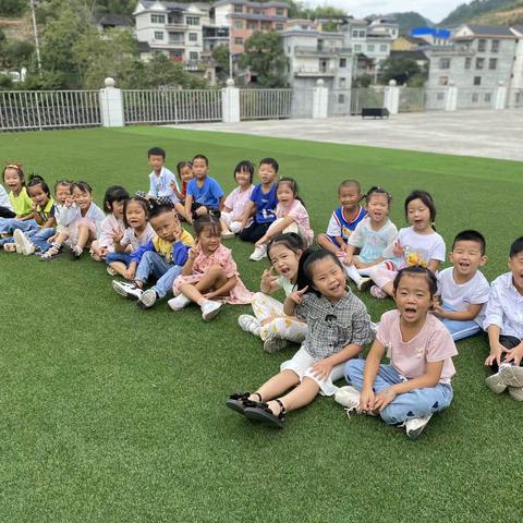 竿子坪镇中心幼儿园大班生活记录