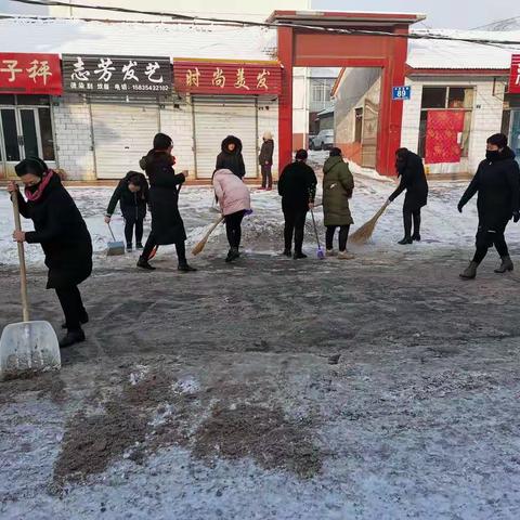 和顺县疾控中心组织干部职工开展扫雪活动