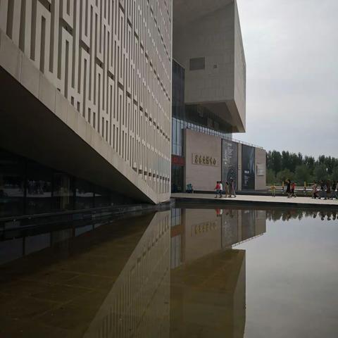 不忘来时路，奋斗幸福未来