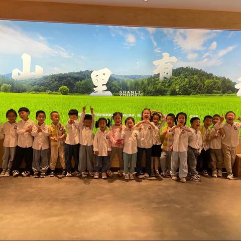 《日子匆忙 但偶尔也散发着光❤️》襄阳博睿孔明幼儿园空军二班