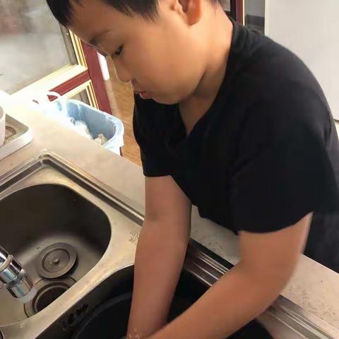 双减专栏 | “让我来，我能行” ——满洲里市第五小学开展劳动教育活动纪实
