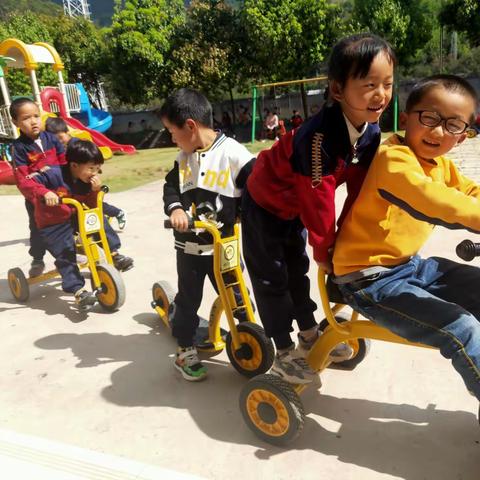 马鞍山乡中心幼儿园大班幼儿活动剪影（4月份）