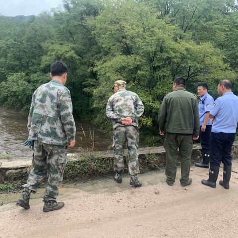 育林林场联合大古洞派出所排查辖区路段河流