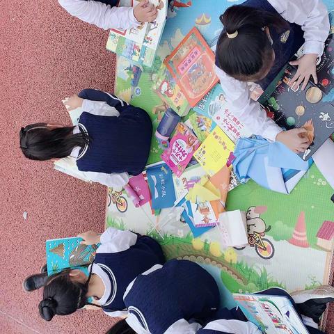 建德市洋安小学一四班彩虹书友队