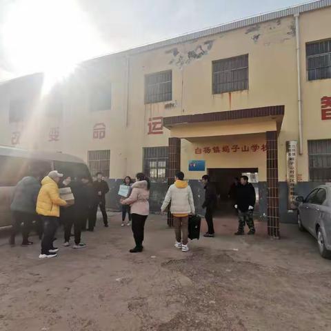 温暖冬天走基层，文艺暖心进校园