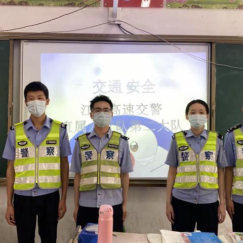 小手拉大手，安全在路上——航埠镇中心小学