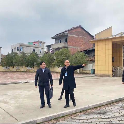 县教体局党委书记、局长沈思溢到航埠镇中心学校调研指导