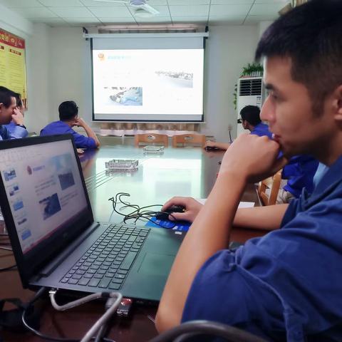 炼铁维修车间团支部开展交通安全教育培训