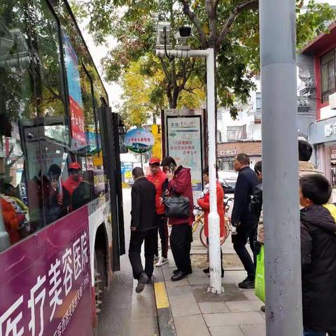 助力创文复审，公交青年在行动