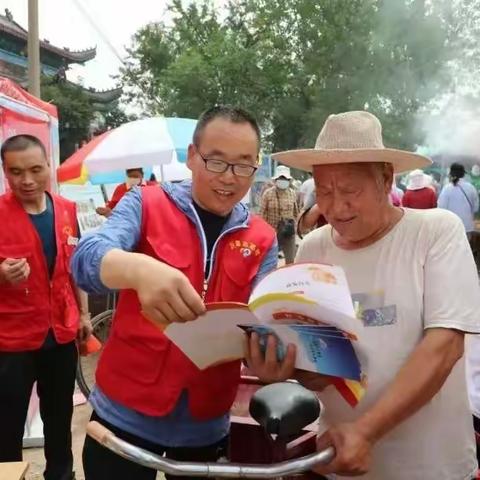 临沂市兰山区养老产业协会开展政策宣传进庙会活动