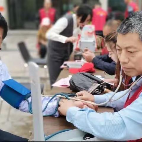 临沂市兰山区养老产业协会走进金阳花园社区联合沂蒙志愿者服务中心. 沂蒙青春红公益活动