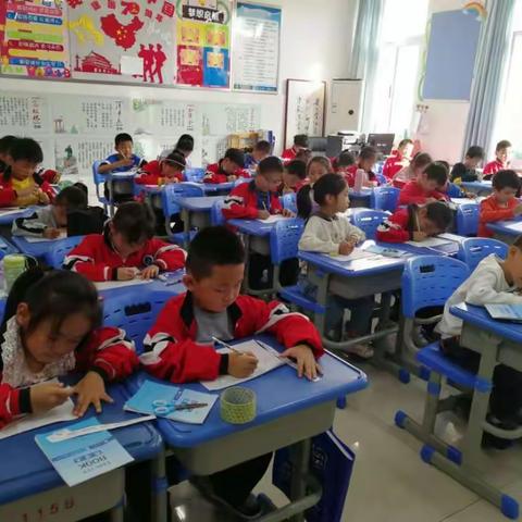 东凯小学二年级英语校本课  趣味浓浓