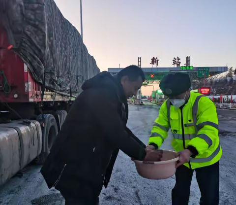 践行雷锋精神 助力平安出行