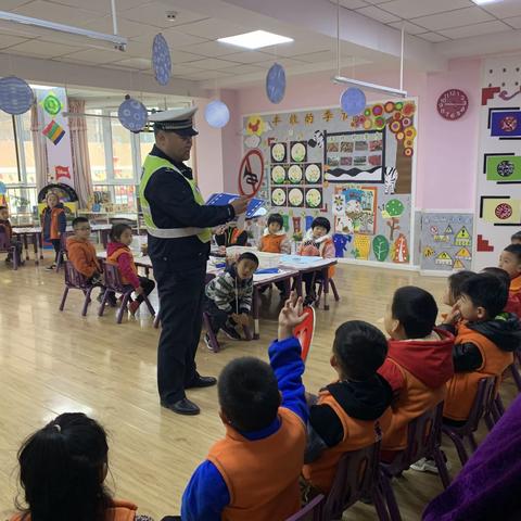 金台交警大队走进车站幼儿园进行安全教育宣传