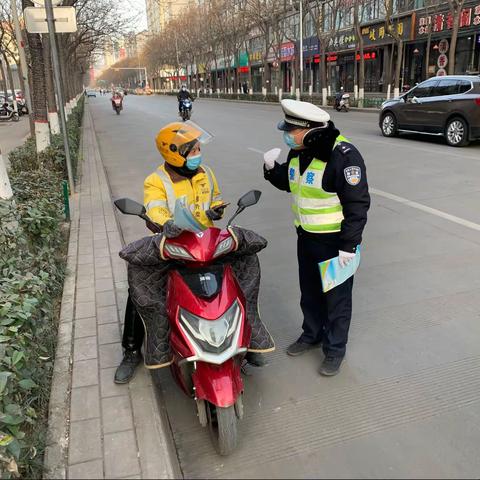 金台交警开展“一盔一带”安全守护及疫情防控安全宣传活动