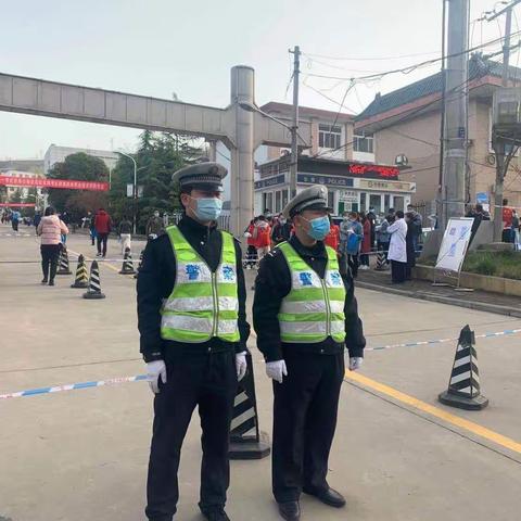 金台交警为公务员考试全力护航