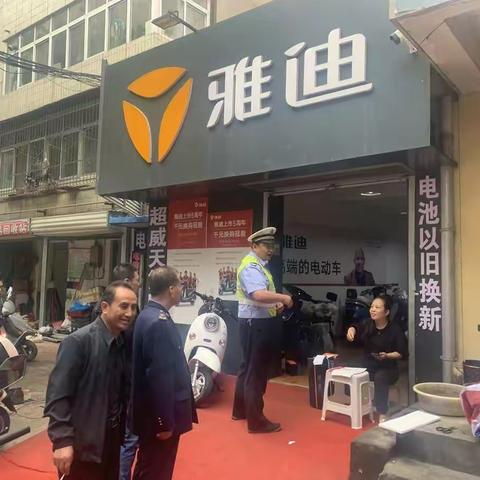 金台交警联合市场监管局对辖区售卖低速电动三轮车网点进行检查