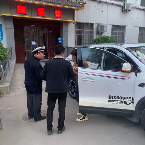 金台交警开辟“绿色通道”为患者赢得宝贵救治时间