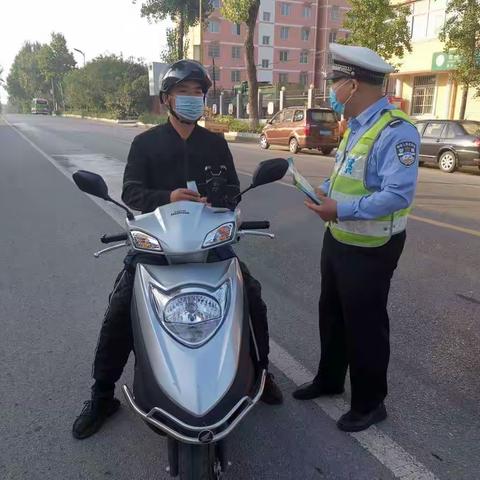 “美丽乡村行”金台交警来到石桥村开展交通安全宣传