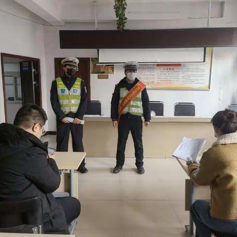 金台交警走进金陵社区宣传冬季交通安全