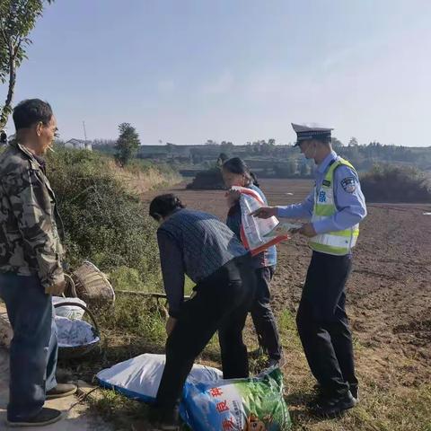 “美丽乡村行”金台交警来到宝陵村开展交通安全宣传