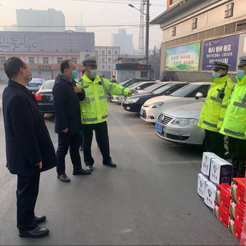 薛建恩区长春节看望慰问金台交警大队民警