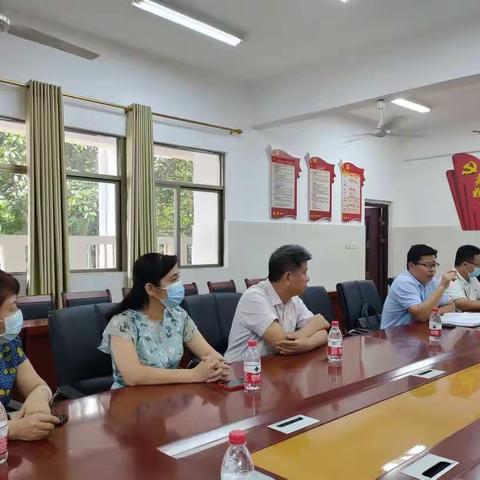 专家入校指导 助力课题结题