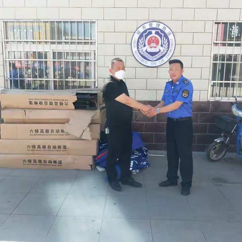情聚爱心方伞 爱在美丽华欣 ——华欣百货商厦有限公司免费为志愿者提供遮阳伞