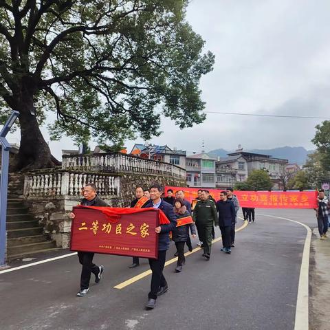 喜报送到家，尊崇暖人心！区相关部门联合郑坊镇给荣立二等功军人家庭送喜报