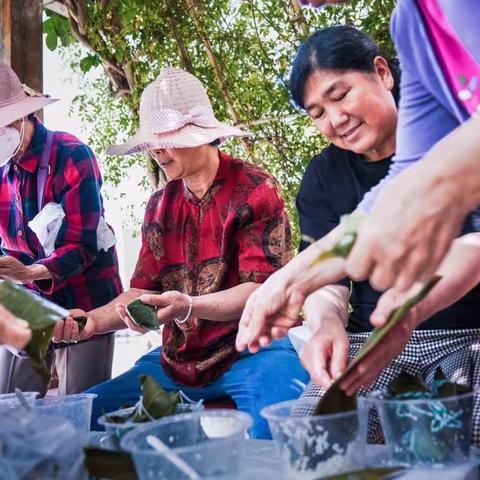 浓情粽意邻里情，党群共同送温暖。
