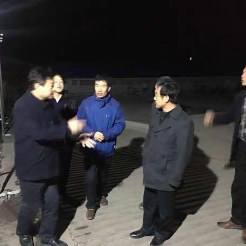 暖心行动驱寒意----教育局副局长申瑞扶带队昼夜巡查铁厂镇学校取暖情况