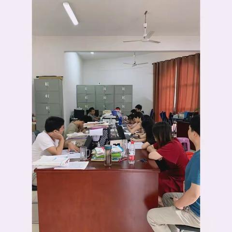 凝心聚力,收获幸福---记2018级数学组第八周教研活动