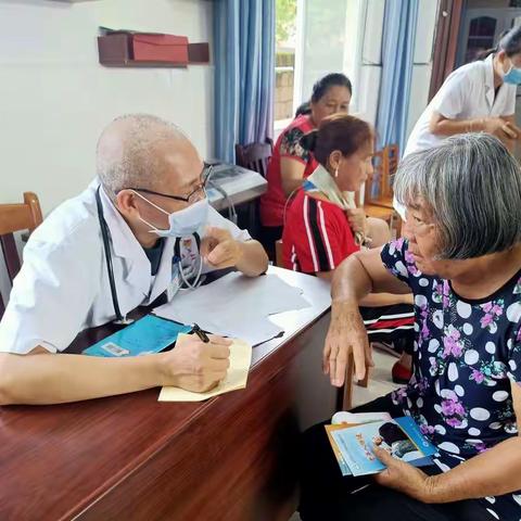 县人民医院急诊科为威远社区日间照料中心开展义诊活动