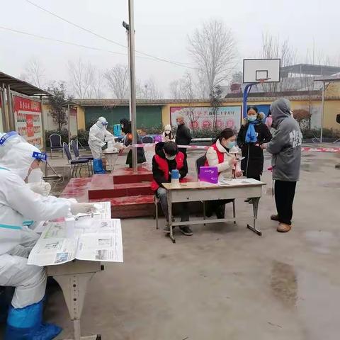 抗疫战场上的“红”与“白”