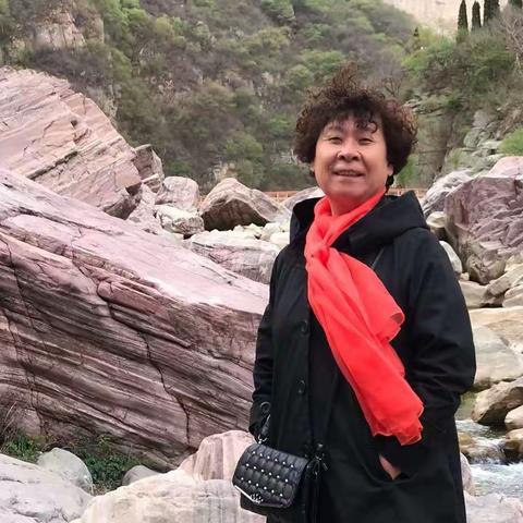 小小丝巾，给我们增加了亮点和魅力