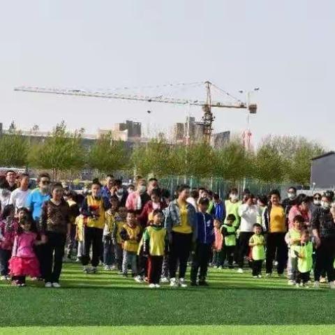 尉犁县银华（河北花蕾）幼儿园开展小手拉大手“放飞梦想·筝做好儿童”亲子活动