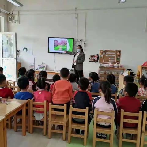 西辛幼儿园中四班家长进课堂——美食香椿摊鸡蛋