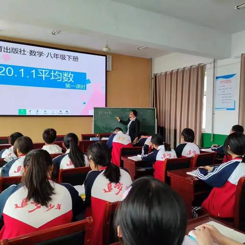 精磨细研提素养 ，同课异构放光彩———油坊中学数学组“三名”工程教研活动纪实