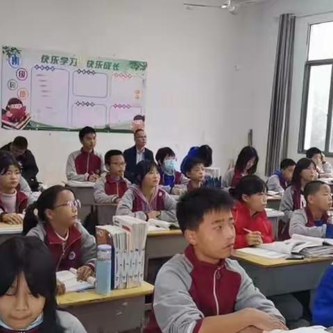 金秋梦启航 听课促成长 —— 县教研室领导到芗溪中学开展推门听课活动