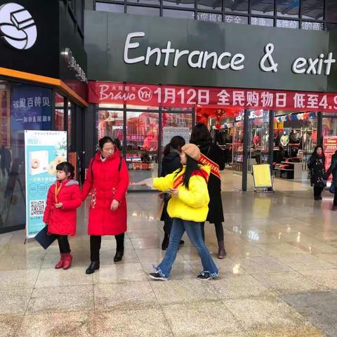 什邡市金融系统移动支付系列工作之七--云闪付宣传在城市、农村地区并进